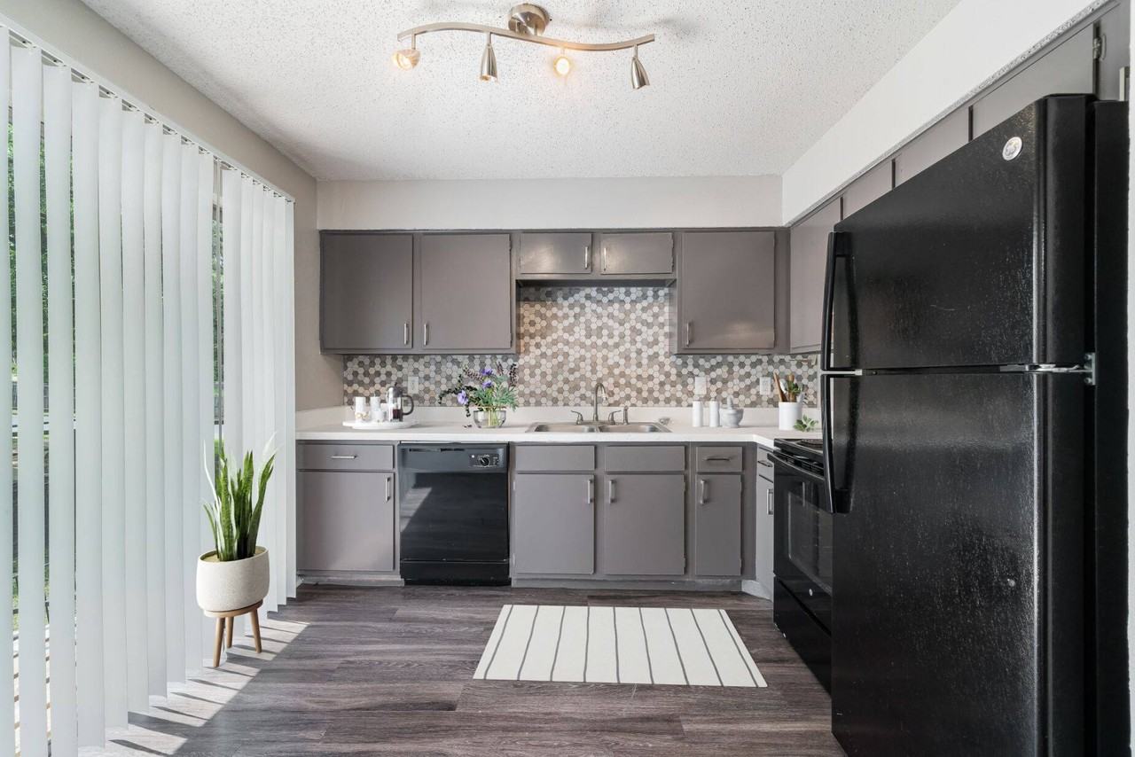 Shadow Ridge - Photo 6 of 21