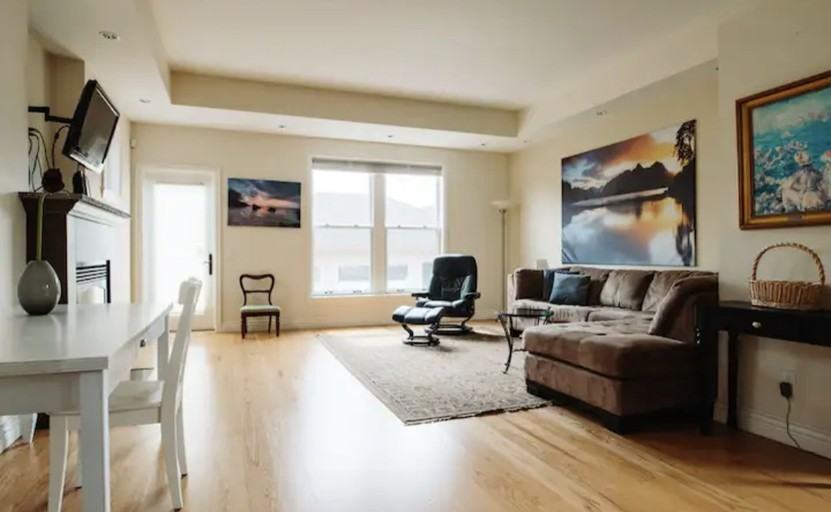 221 Quebec St - Photo 2 of 9