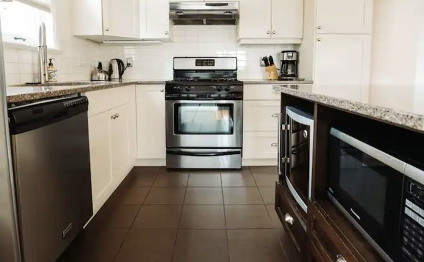 221 Quebec St - Photo 3 of 9