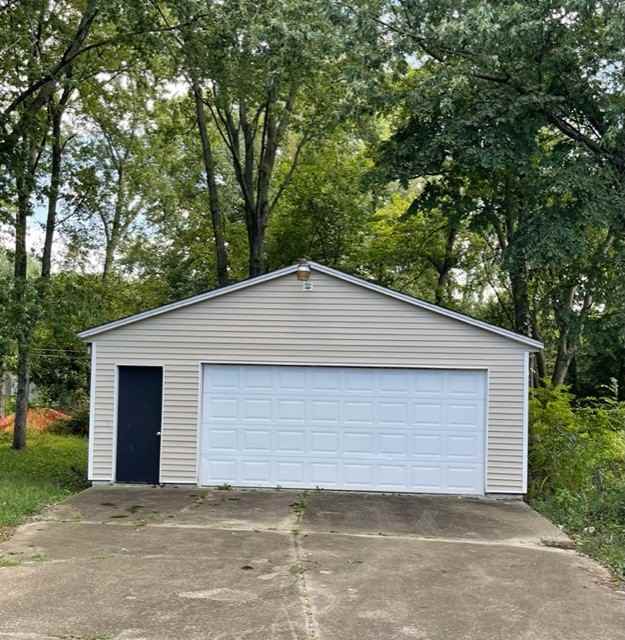 1039 E 11th Ct - Photo 3 of 19