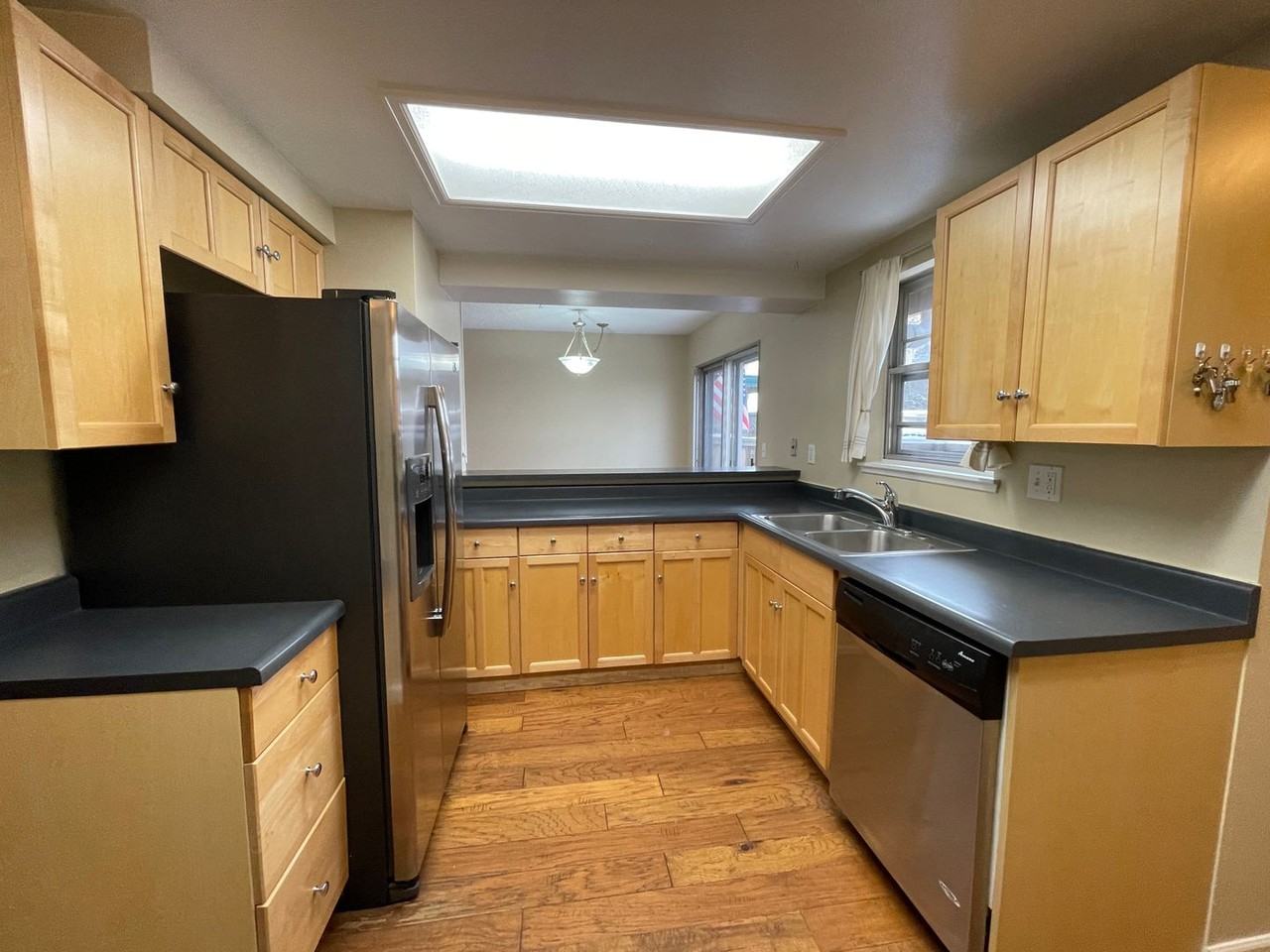 8703 E Roundtree Ave - Photo 2 of 33