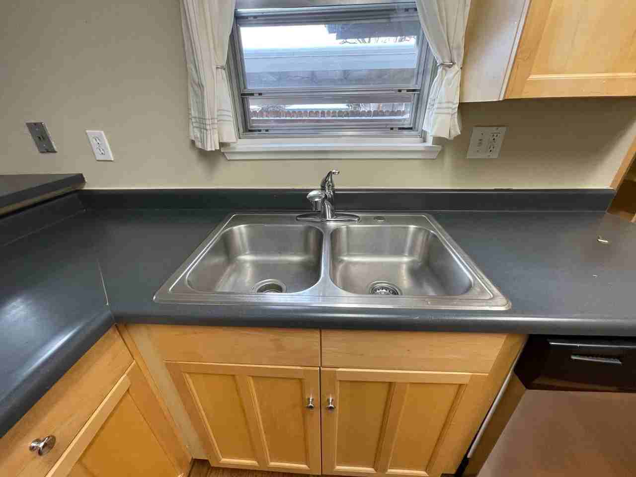 8703 E Roundtree Ave - Photo 3 of 33