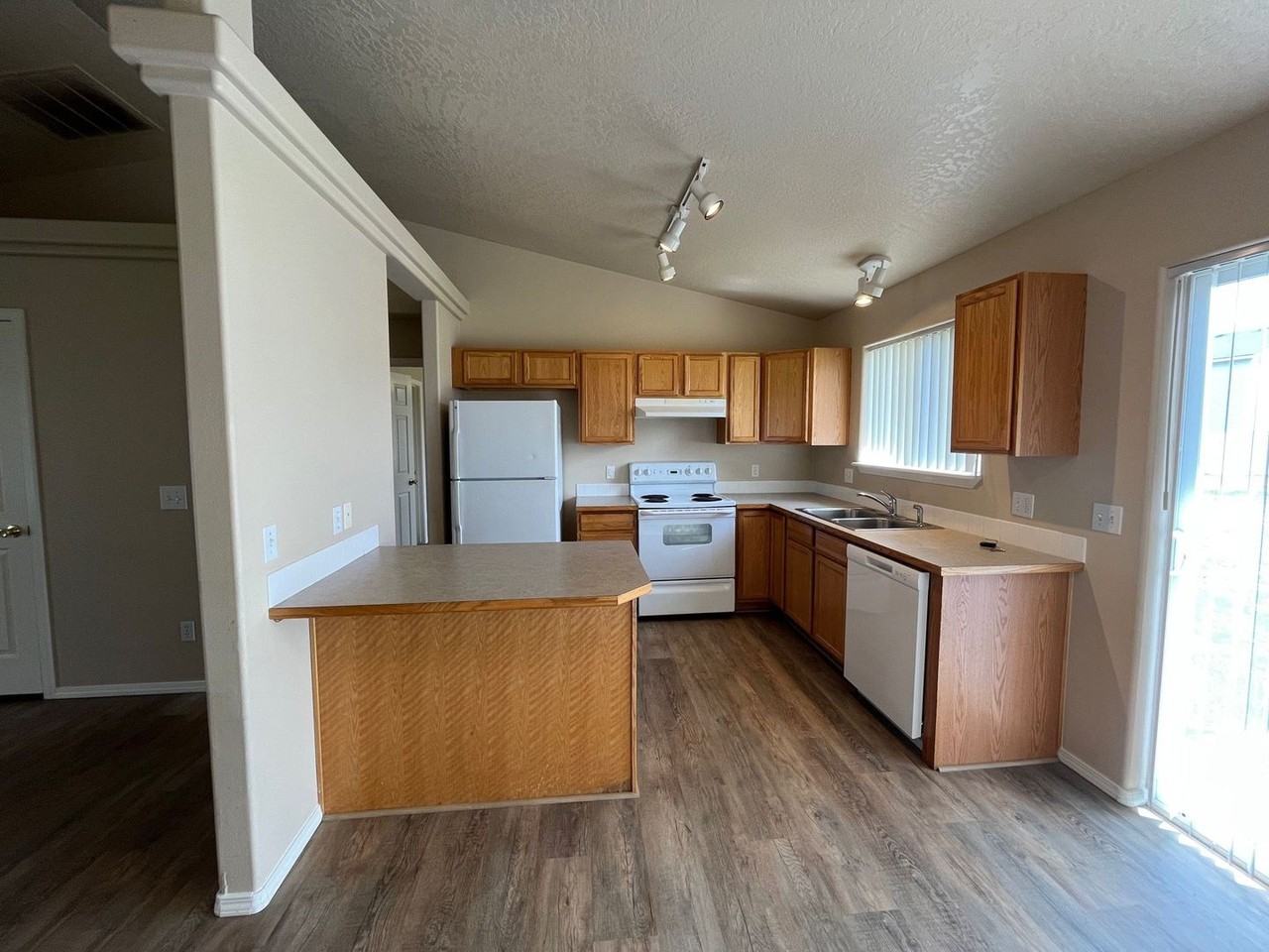 3436 W Thorndale Loop - Photo 2 of 18