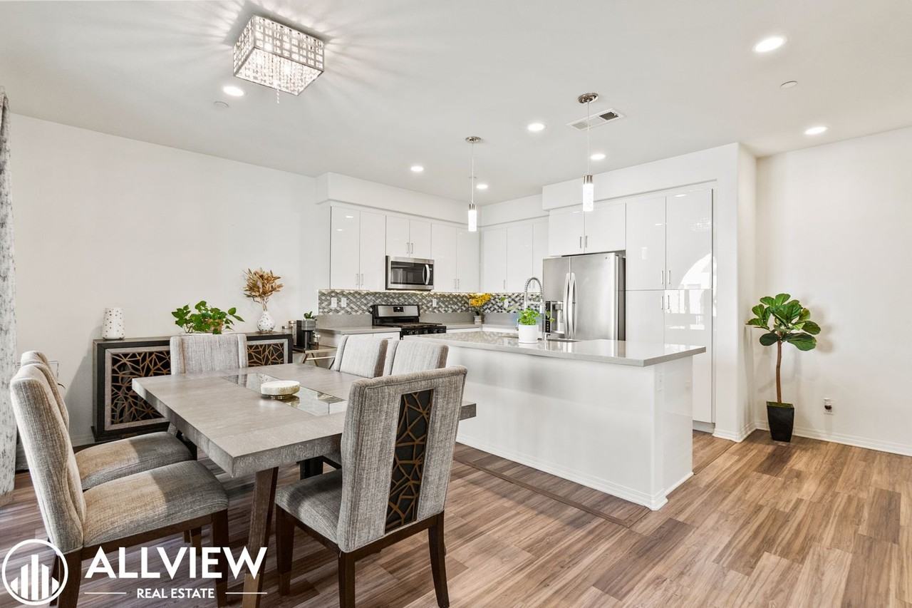 665 S Kinney Way - Photo 3 of 33