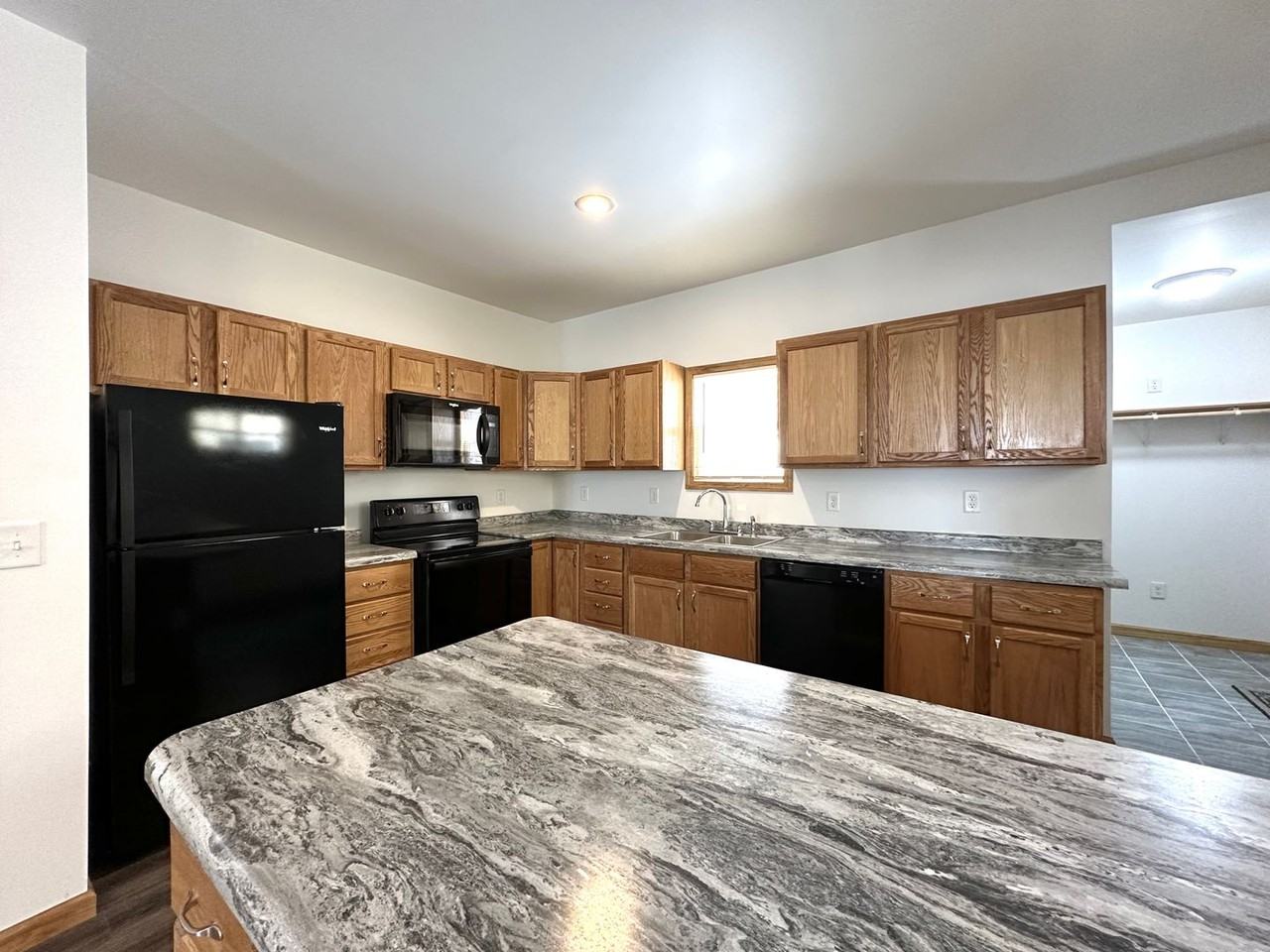 113 E 5th St - Photo 6 of 29