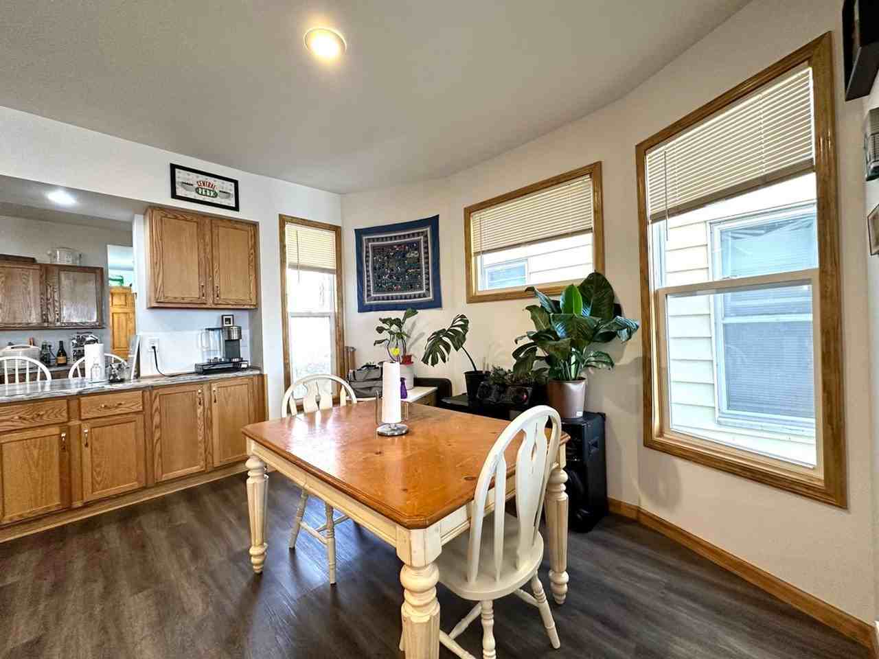 113 E 5th St - Photo 7 of 29