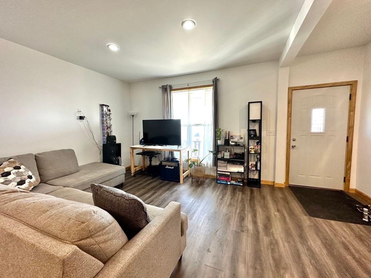 113 E 5th St - Photo 4 of 29