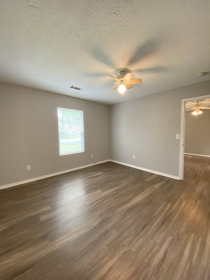 225 Charlemagne Blvd - Photo 3 of 20