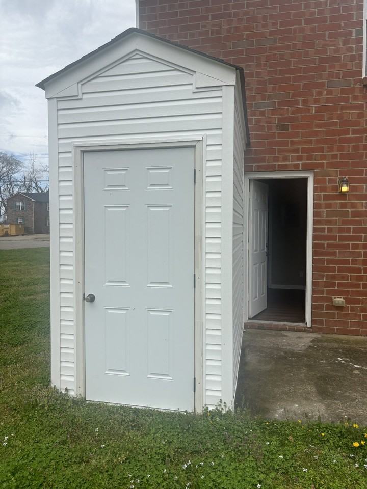 3831 Jockey Dr Apt D - Photo 5 of 17