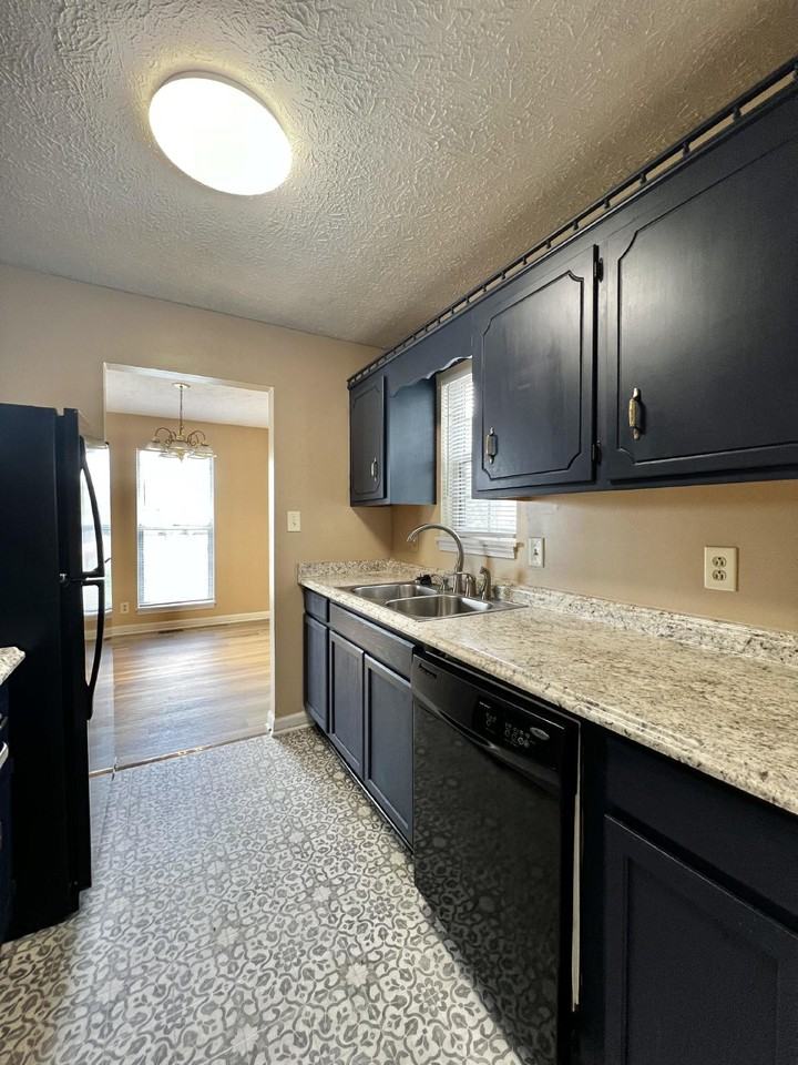 417 Pacific Ave - Photo 3 of 17
