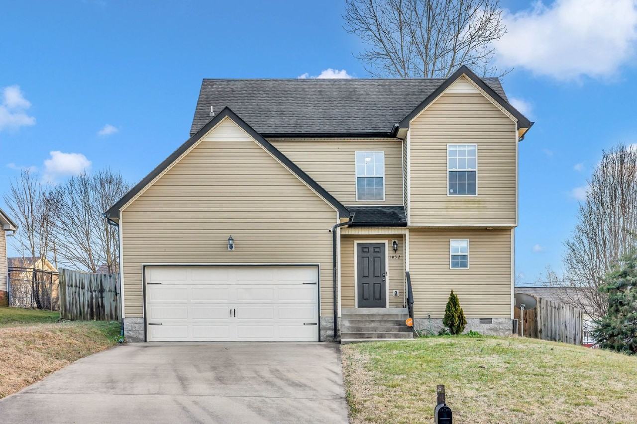 1032 E Monica Dr - Photo 3 of 50