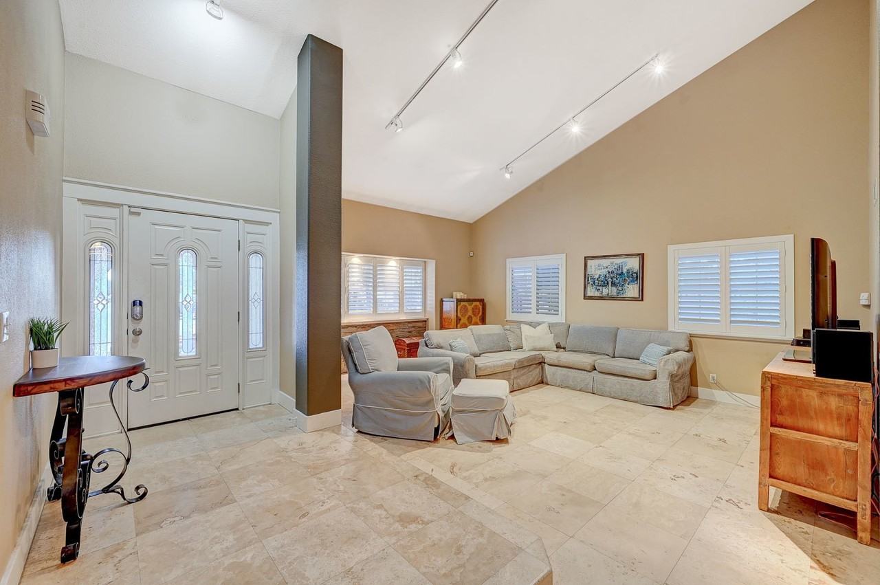 3880 Leisure Ln - Photo 5 of 50