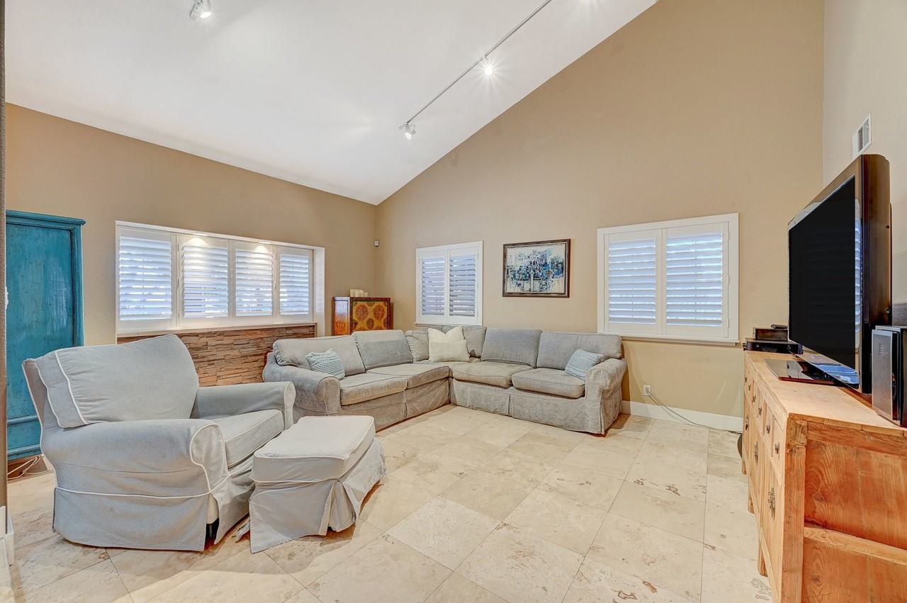 3880 Leisure Ln - Photo 6 of 50