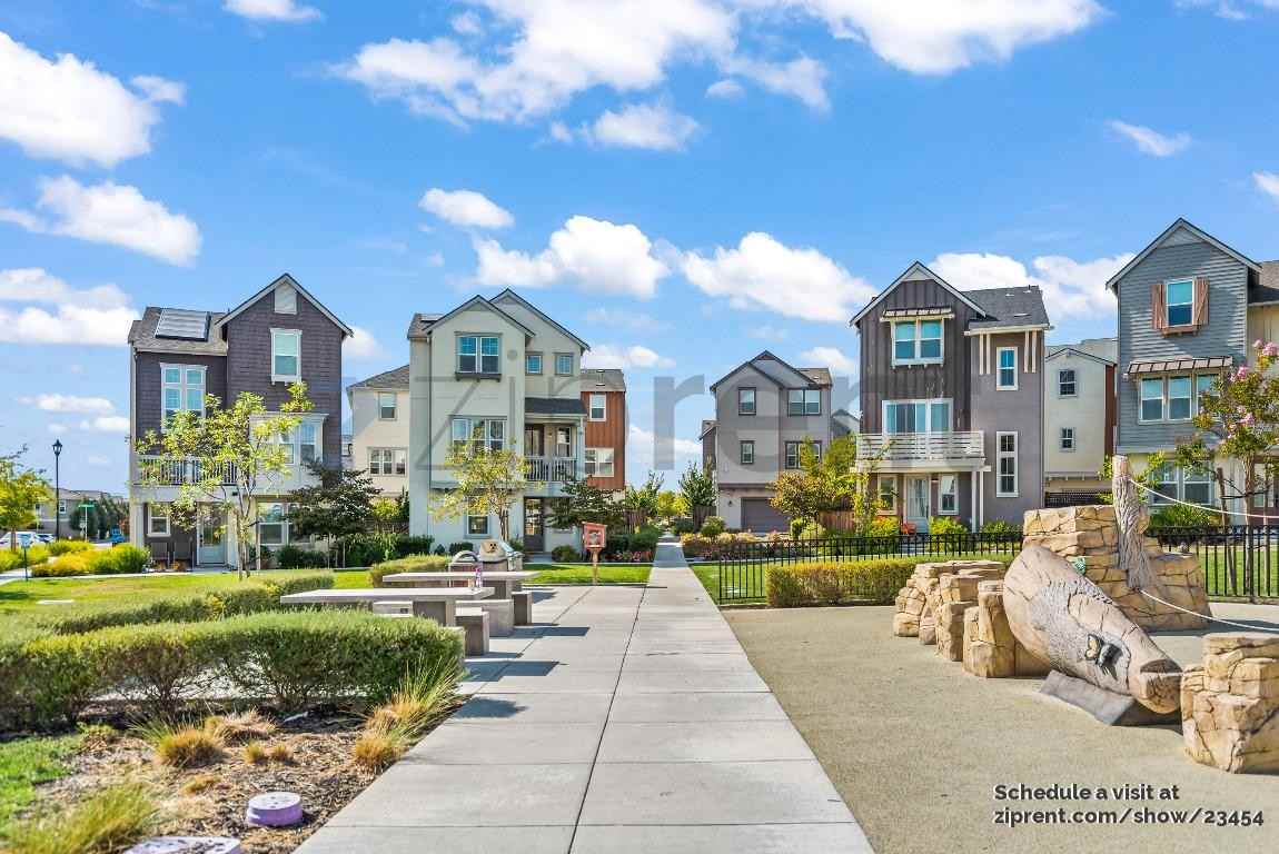 2021 Confidence Way - Photo 2 of 35