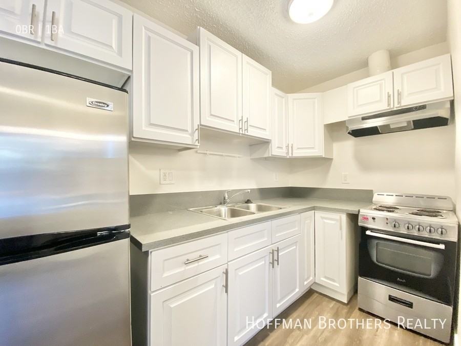 983 Elden Ave #18 - Photo 2 of 5