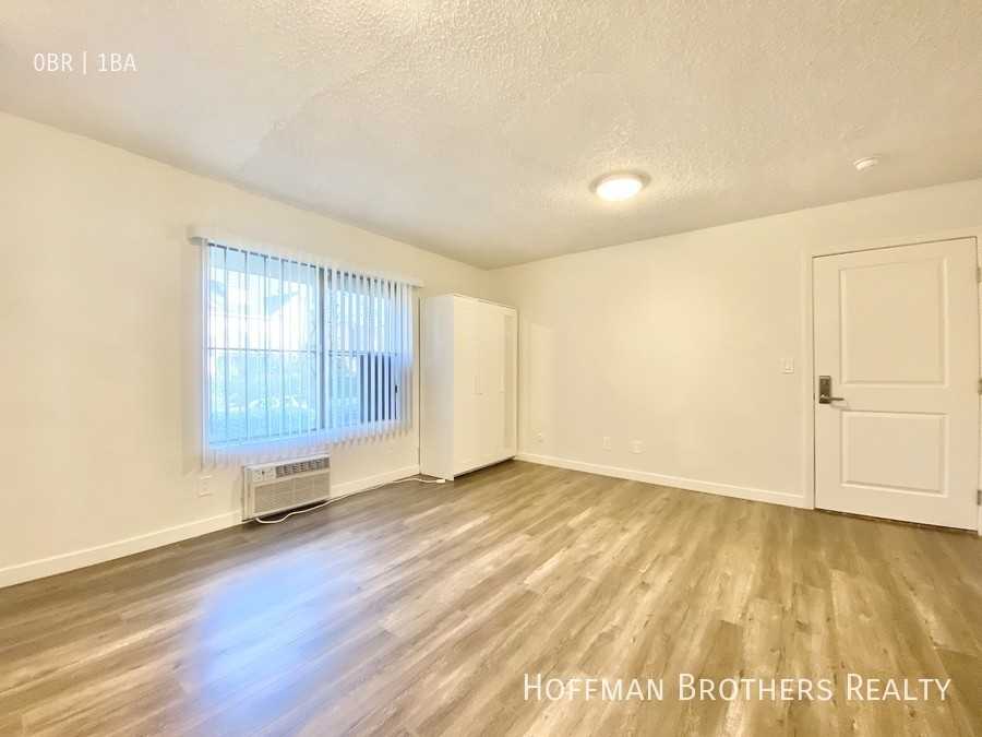 983 Elden Ave #18 - Photo 3 of 5
