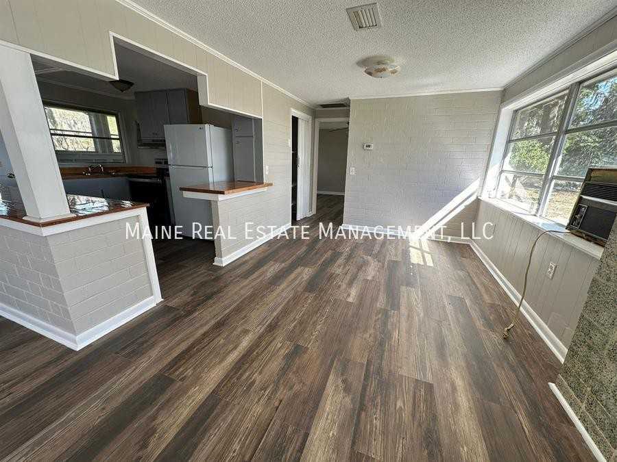 153 Robarts Rd - Photo 2 of 17