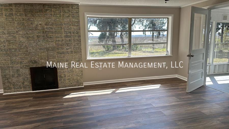 153 Robarts Rd - Photo 3 of 17