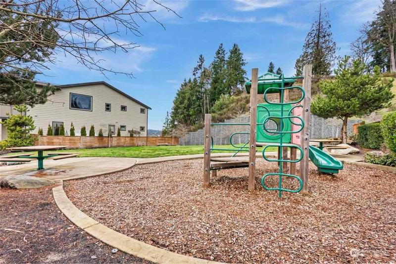 8447 31st Street Ct E - Photo 2 of 25