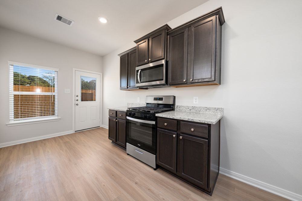 15434 Maple Terrace Dr - Photo 3 of 17