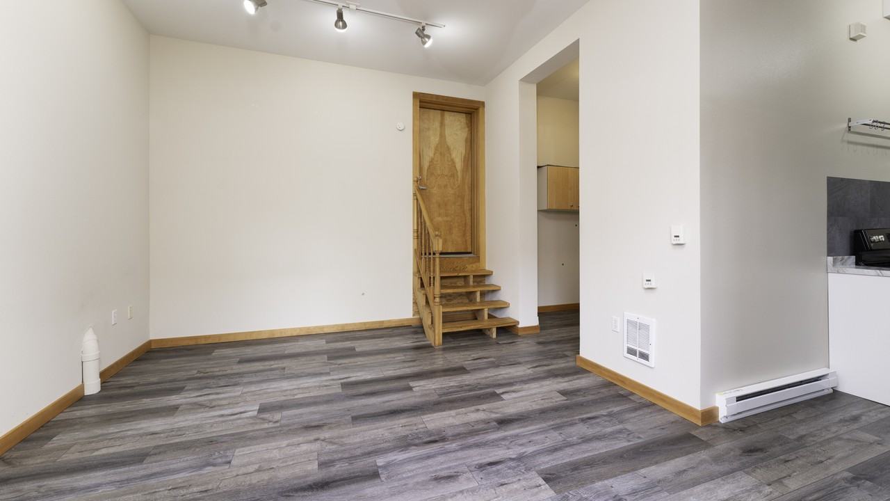 809 Taylor Ave N Unit A Seattle WA 98109 ACL - Photo 2 of 15