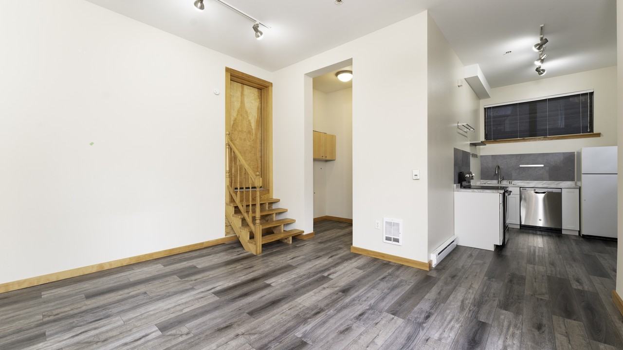 809 Taylor Ave N Unit A Seattle WA 98109 ACL - Photo 3 of 15