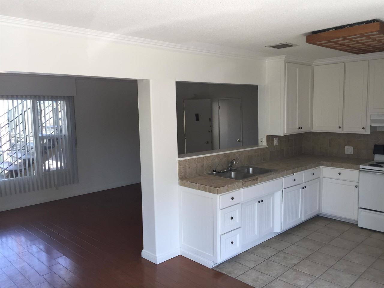 1235 - Photo 3 of 21