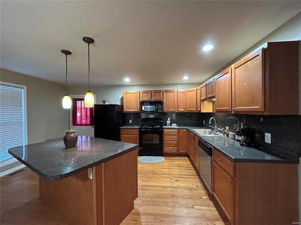 1146 Pawnee Drive - Photo 3 of 8