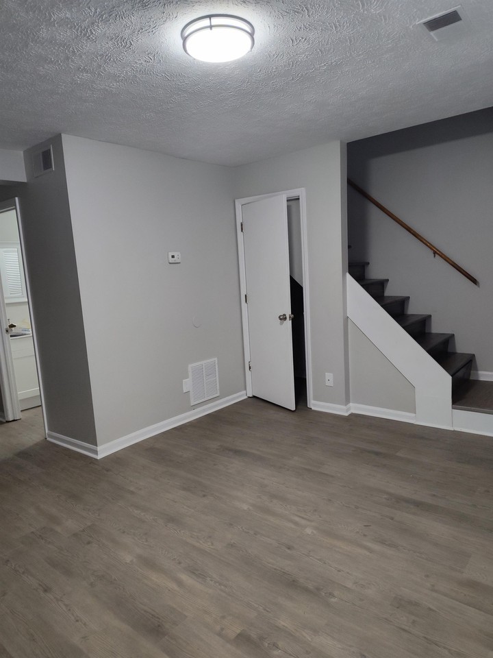 1663 Foxhaven Drive - Photo 2 of 10