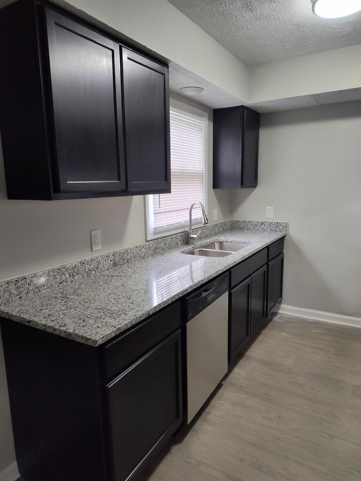 1663 Foxhaven Drive - Photo 3 of 10