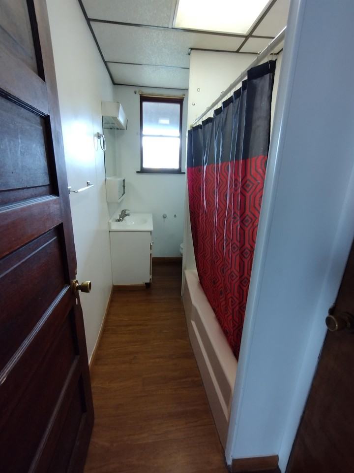 1525 Plum St #1 - Photo 4 of 9