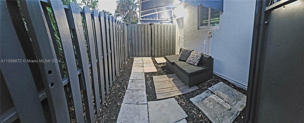 6841 Sw 11th St - Photo 2 of 8