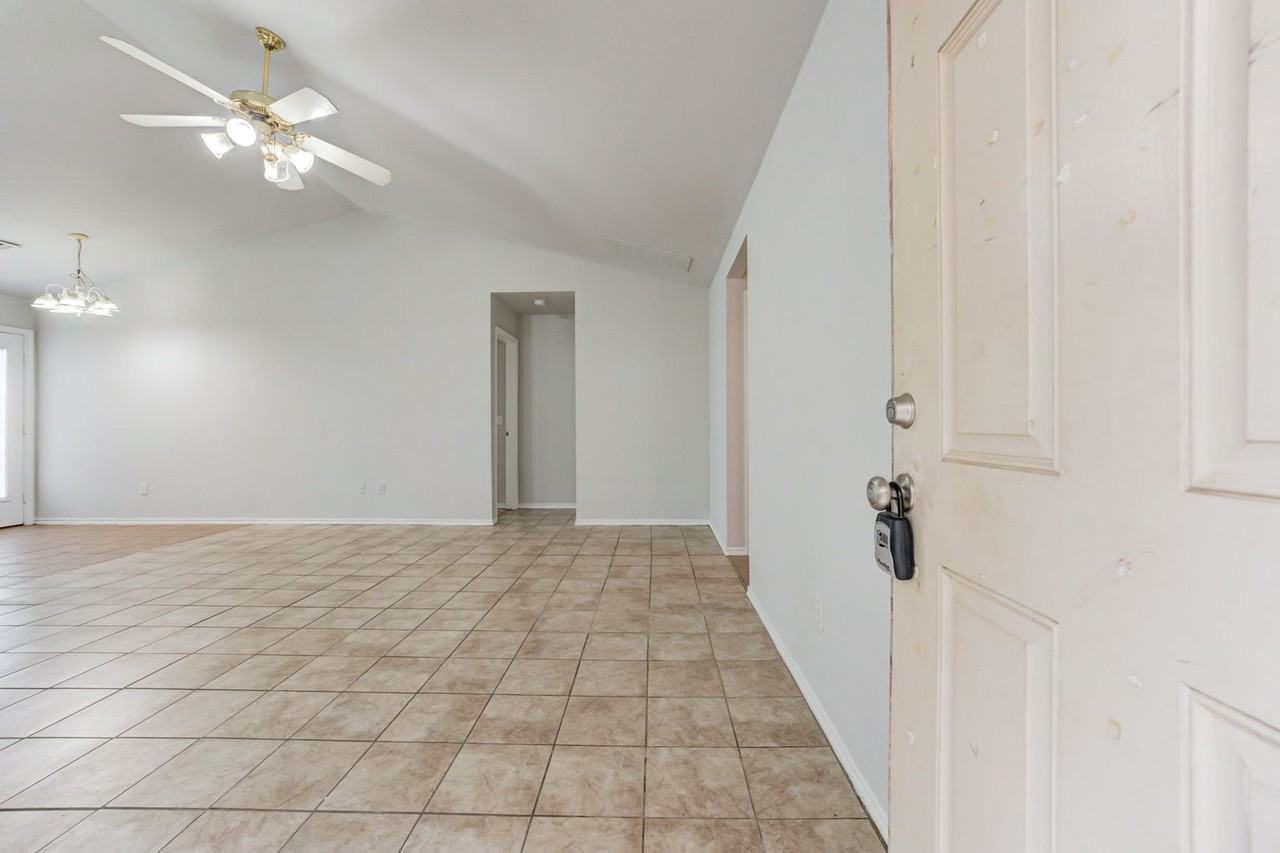 1310 1310 Commerce Dr - 1312 Commerce Dr - Photo 4 of 38