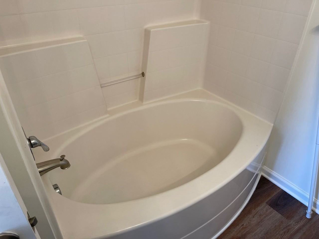 128 Lexington Pl - Photo 4 of 17