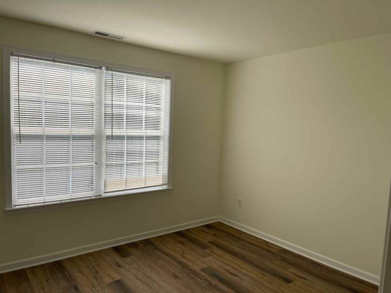 128 Lexington Pl - Photo 5 of 17