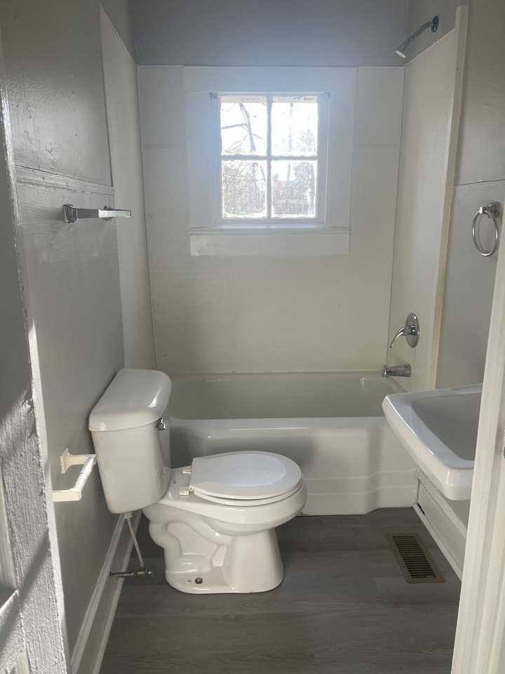 108 Brainard Avenue - Photo 5 of 9