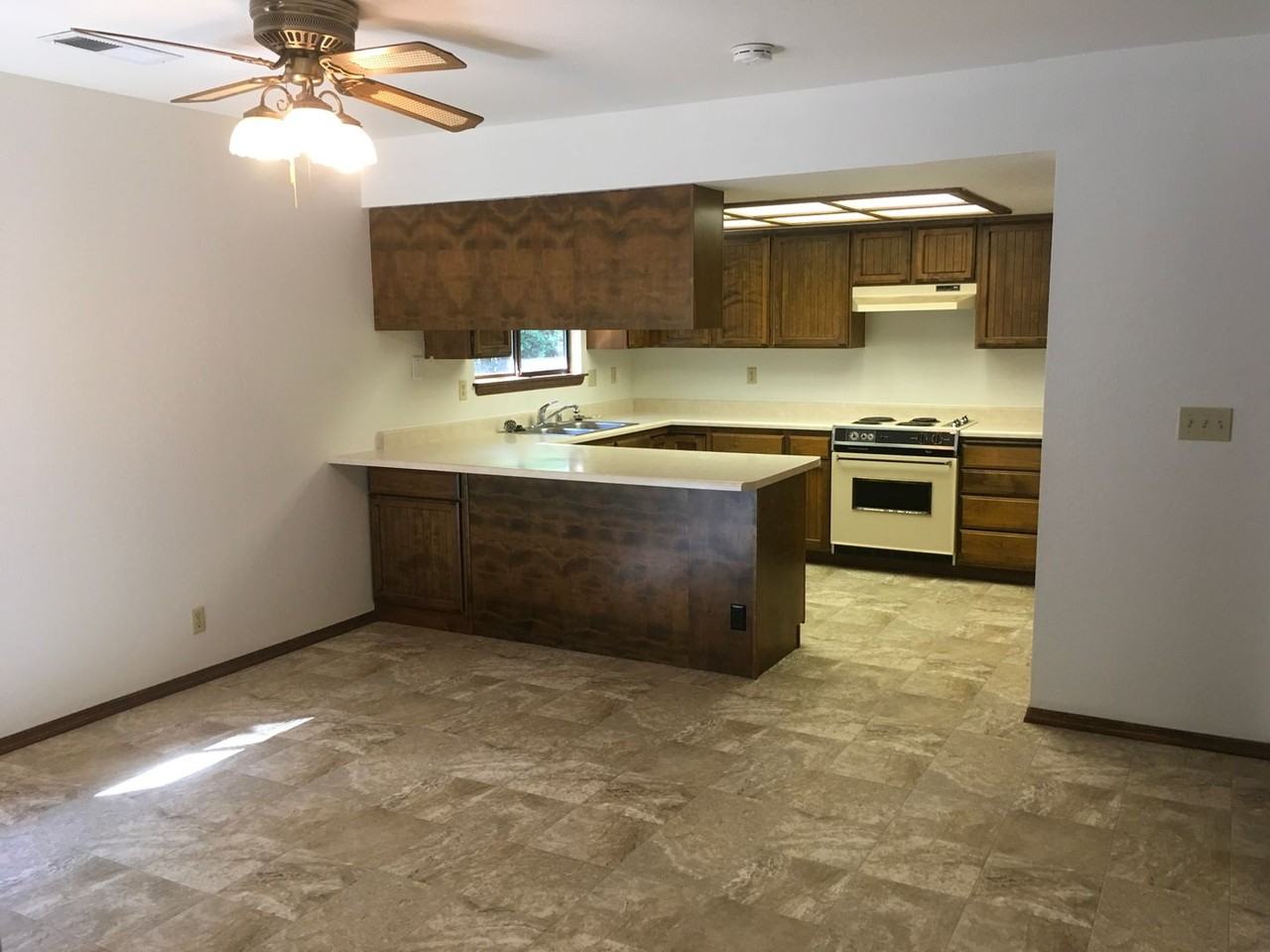 1611 Arroyo Manor Dr - Photo 4 of 17