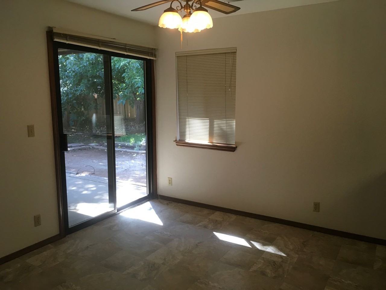 1611 Arroyo Manor Dr - Photo 5 of 17