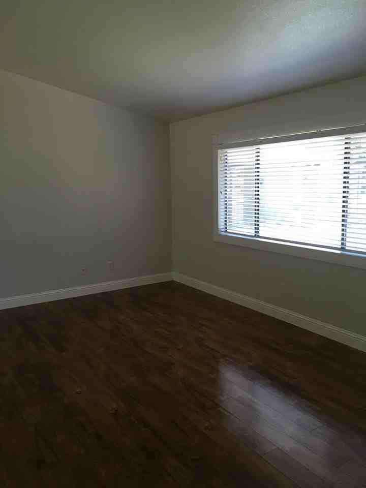 3410 Silverwood St - Photo 3 of 12