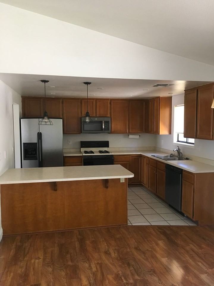 3410 Silverwood St - Photo 4 of 12