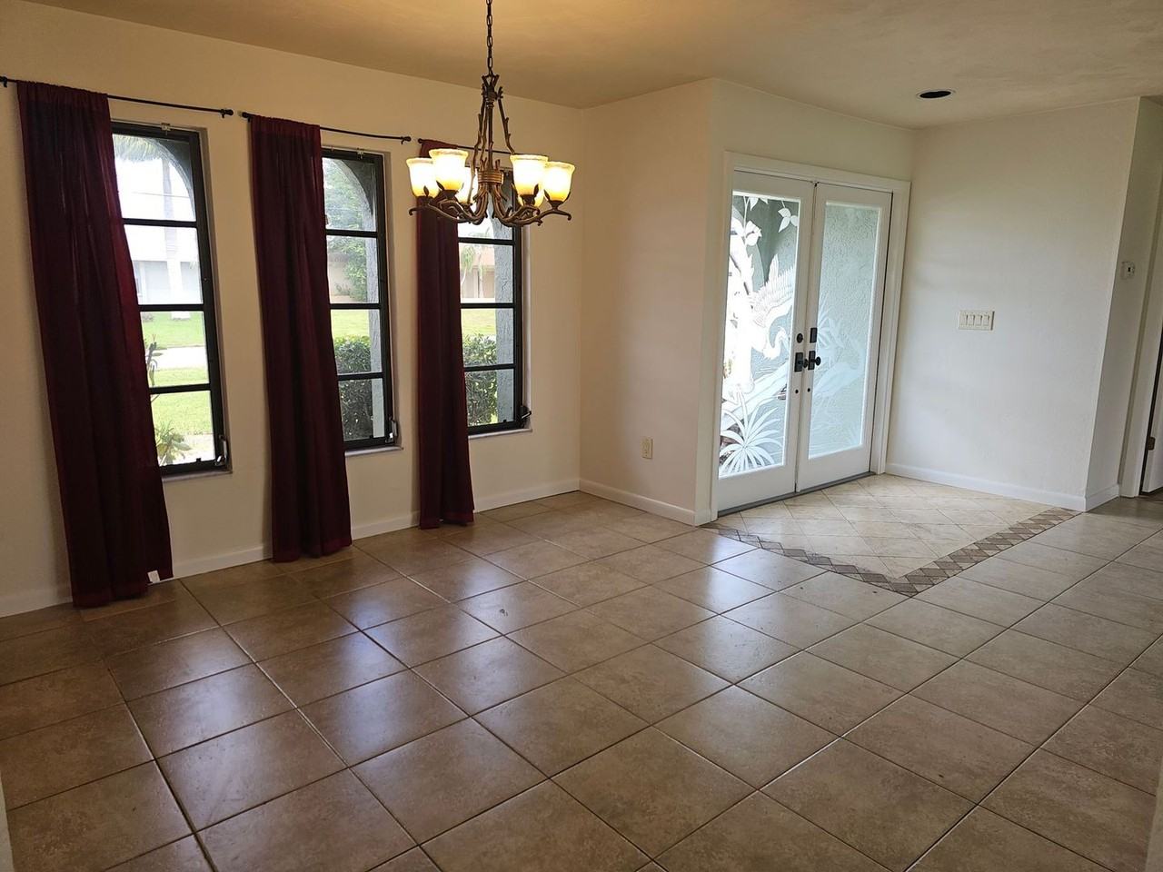 1458 Se 13th St - Photo 2 of 27