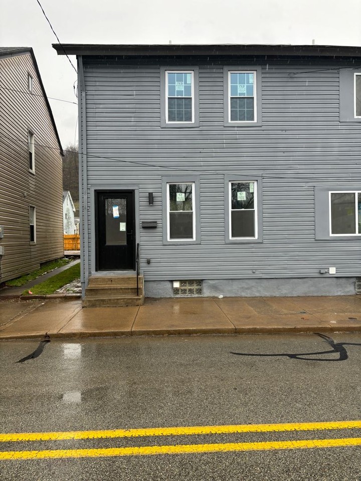 1852 Main St - Photo 2 of 34