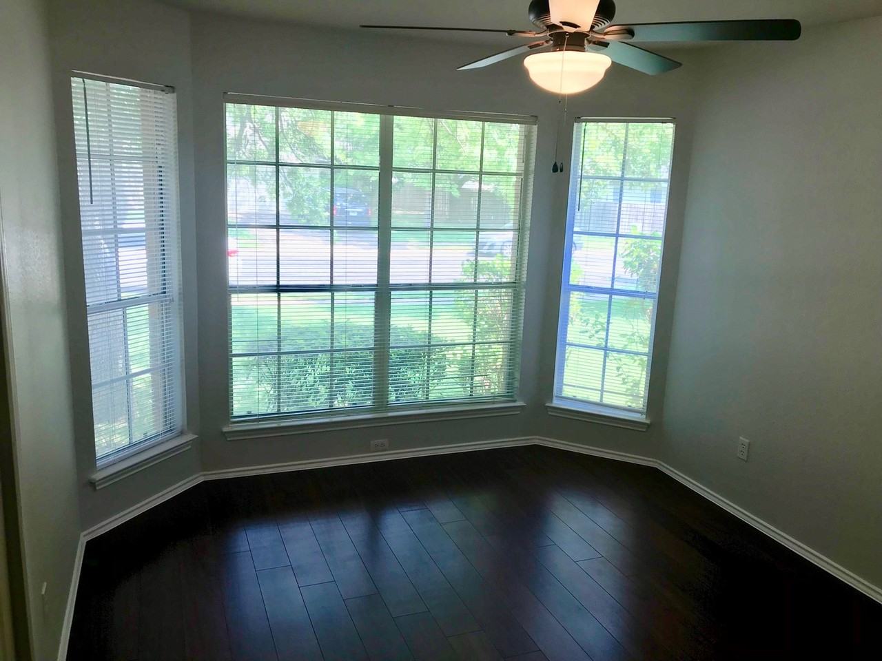 1006 Reynaldo St - Photo 3 of 14