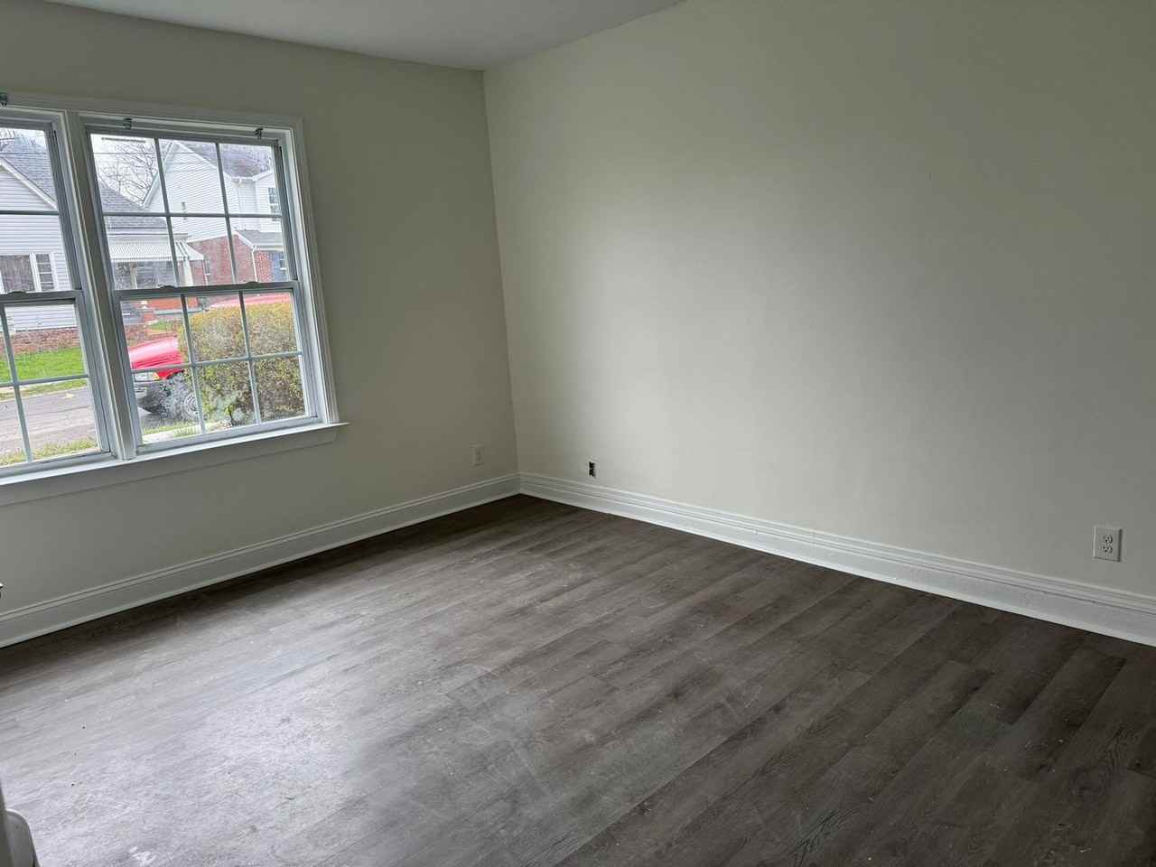 655 Chestnut St - Photo 4 of 7