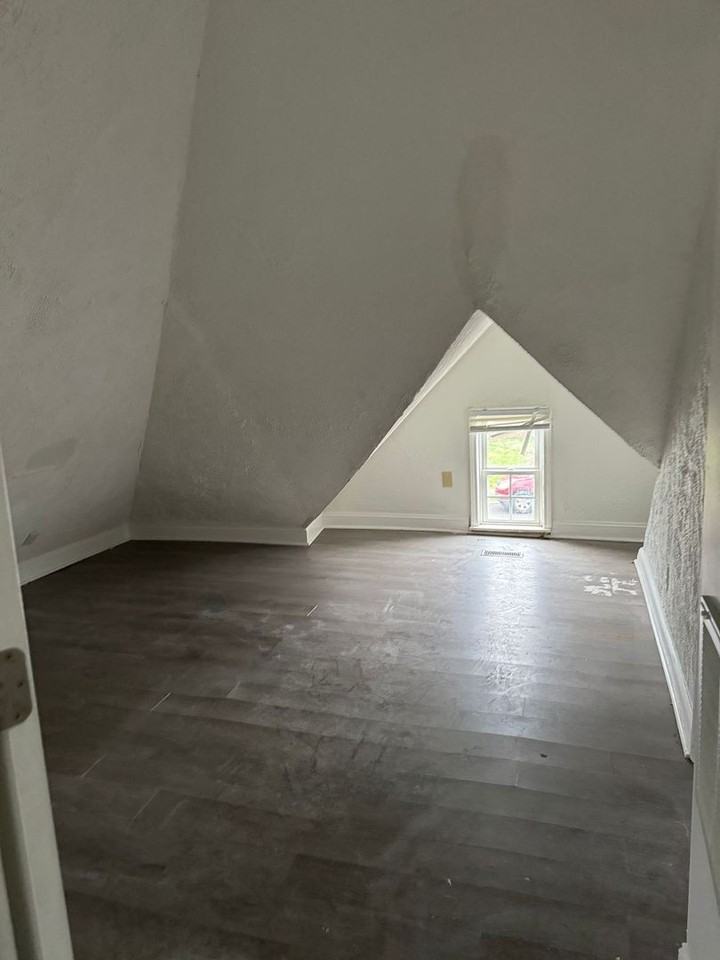 655 Chestnut St - Photo 5 of 7