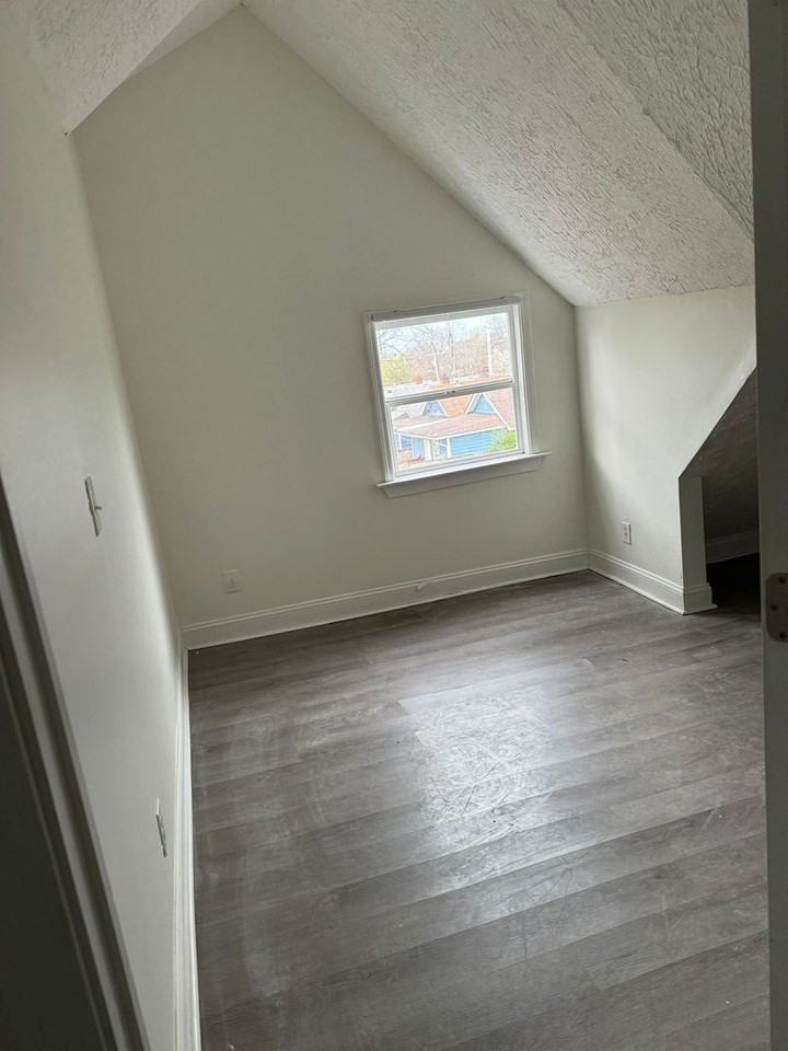 655 Chestnut St - Photo 6 of 7