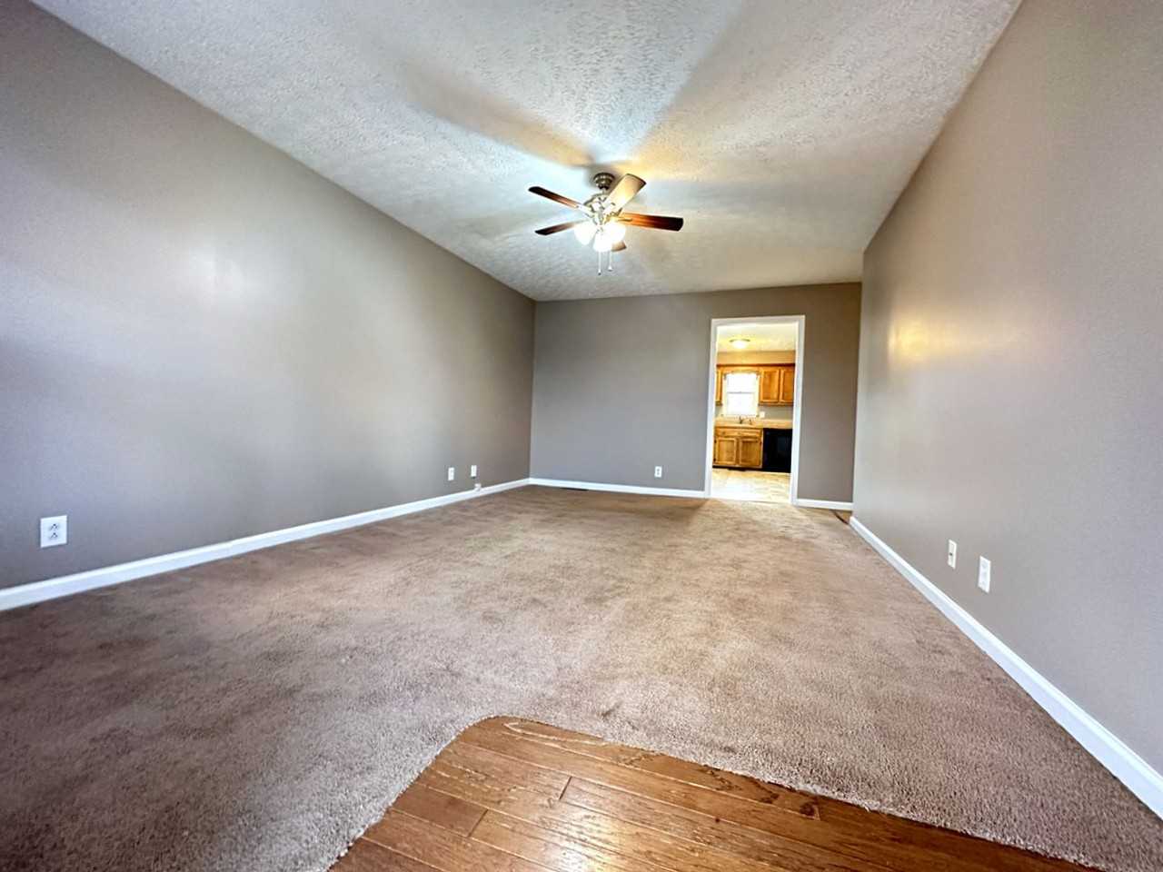 202 Jenna Ave - Photo 5 of 31