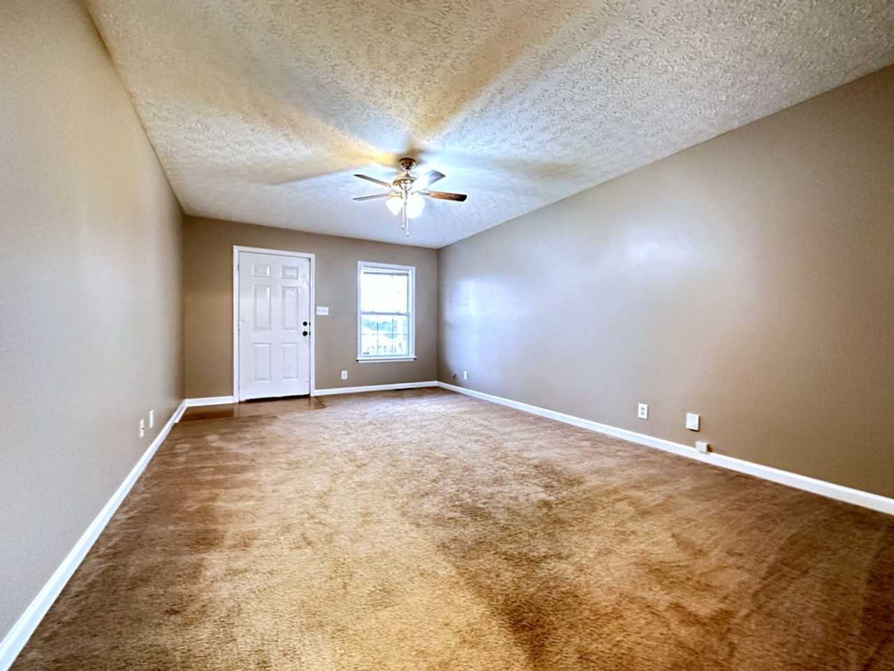 202 Jenna Ave - Photo 6 of 31