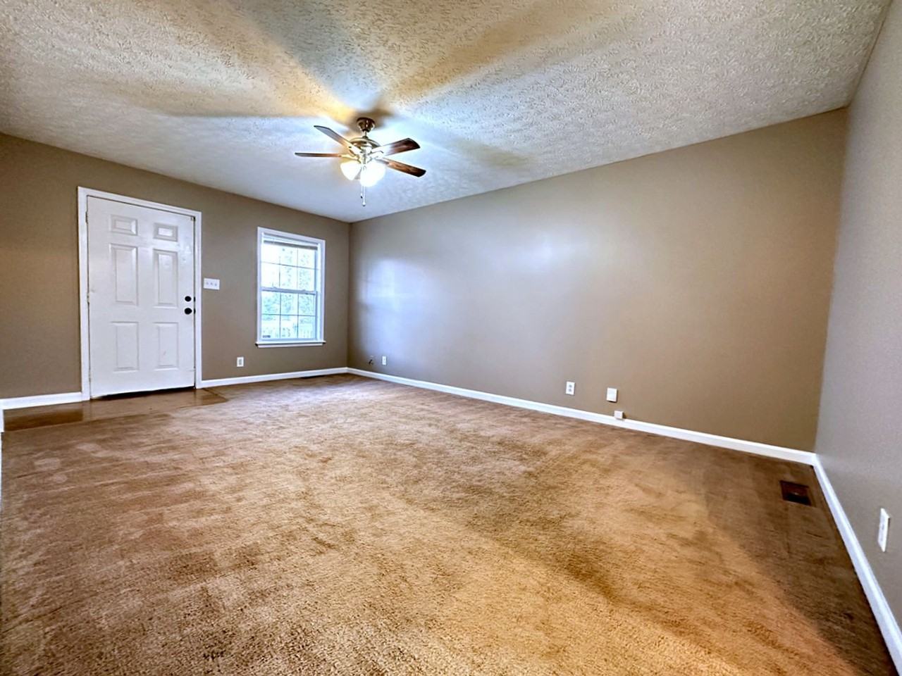 202 Jenna Ave - Photo 7 of 31