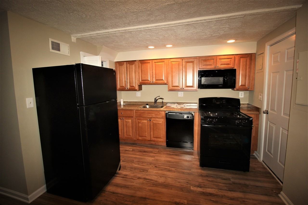 2067 Larkhall Road - Photo 3 of 6